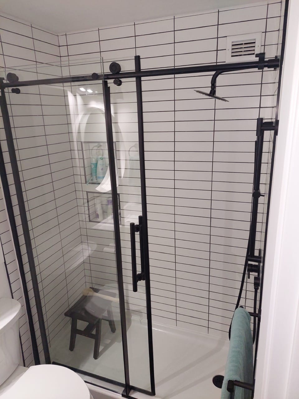 Dawn’s West End Black-and-White Bathroom: An Artist’s Timeless Retreat